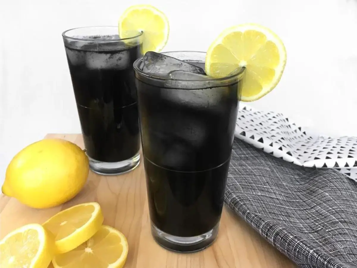 black lemonade halloween drink